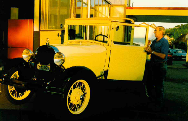 Ford A Modell 1928 und Fritz Müller 1994